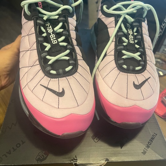 Nike Shoes - Women Nike MX-720-818